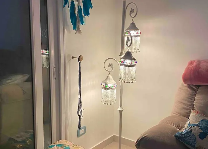 One Bedroom With Stunning Sea View شقة *